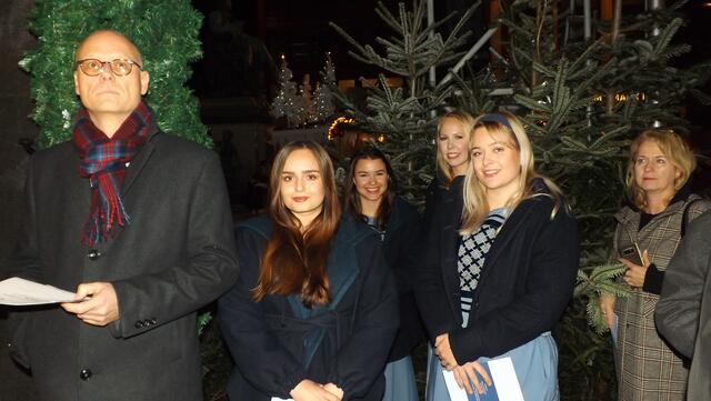 Vier Käthchen von Heilbronn – Patinnen des Weihnachtsmarktes. (Foto: © Peter Gambka)