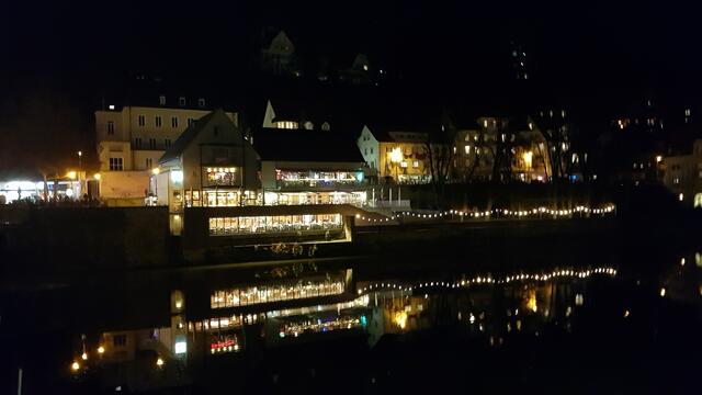 Blick zurück auf's beleuchtete Tübingen