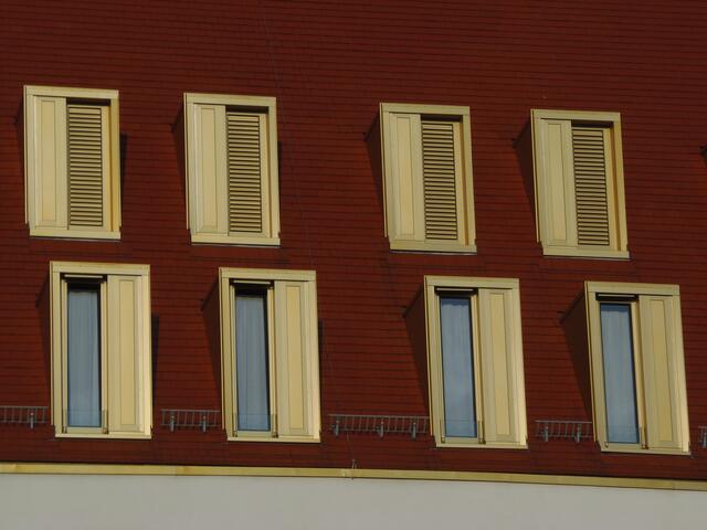 Fensterfront an einem Haus in Rostock