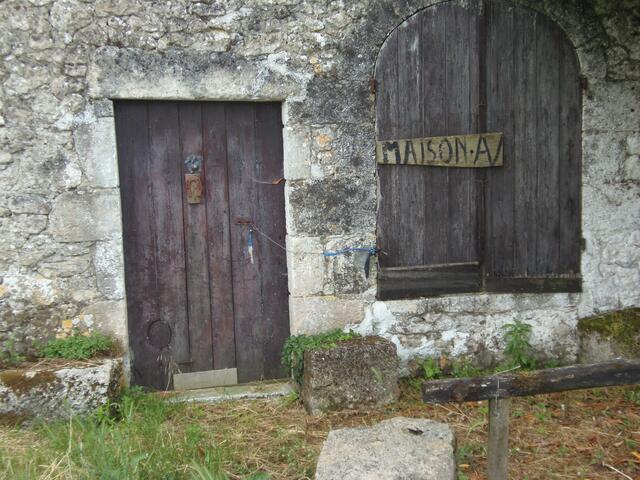Türe und Fenster im Medoc / Frankreich