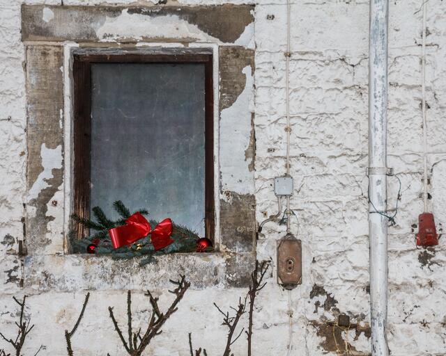 alte Mauer im weihnachtlichen Glanz, Eppingen
