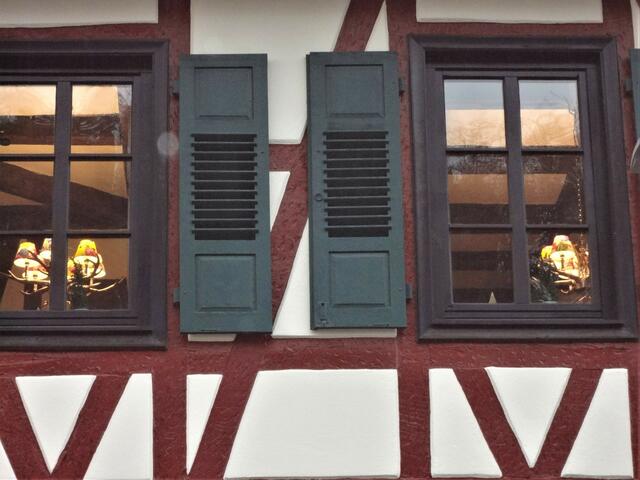 Heimeliges Licht hinter den Fenstern - Neipperg