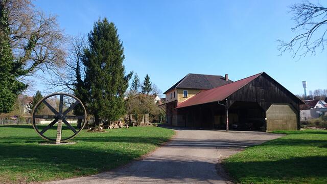 Oedheimer Kunstmühle und Wasserturm im Sonnenschein