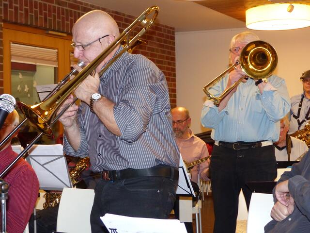 An den Posaunen wetteiferten Fritz Resech und Hans Müller (v.l.n.r.) bei der Dixieland Jam Session.