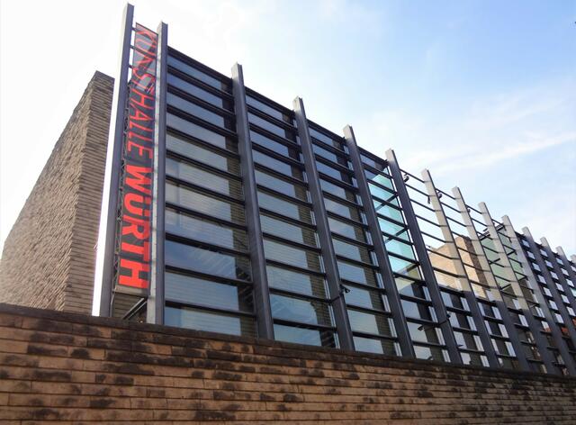 Moderne Fensterfassade der Kunsthalle Würth in Schwäbisch Hall