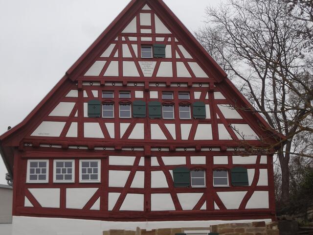 Schöne Giebelfensterfassade - Lehrensteinsfeld