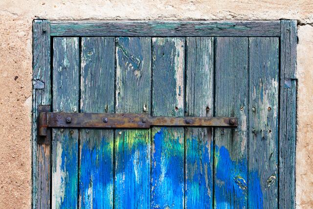 Alte Tür einer Weinberghütte