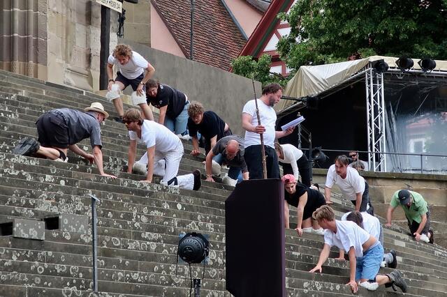 Probe zu "Don Camillo und Peppone" auf den 54 Stufen von St. Michael in Schwäbisch Hall