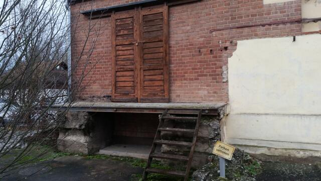 In die Jahre gekommen - Altes Bahnhöfle in Ödheim