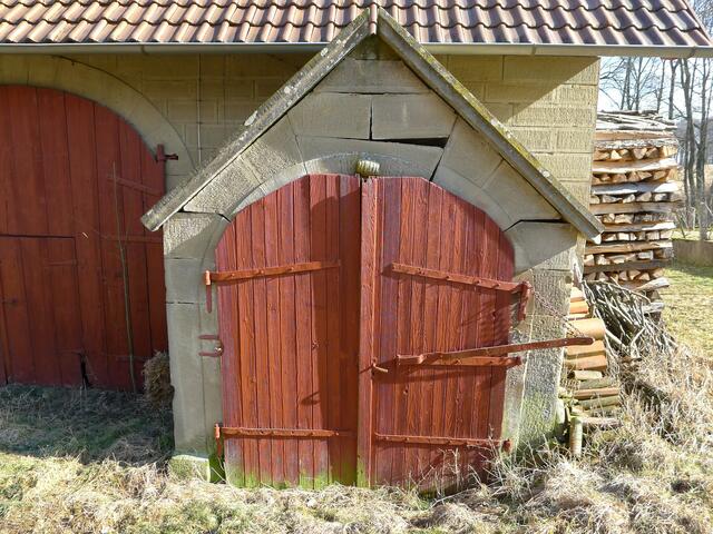 Ein Tor bei Kirchensall, das schon viel erlebt hat