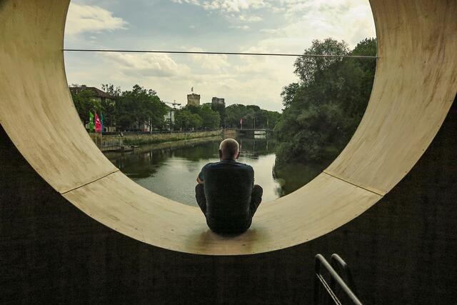 Blick durch das Fenster des one man house