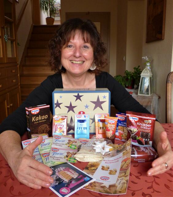 Das "Schlottke-Schlemmer-Paket" in seiner ganzen Pracht! Sehr zu meiner hellen Freude. Wow, so viele tolle Backzutaten - damit warte ich aber nicht bis zur nächsten Weihnachtsbäckerei.... bald bin ich wieder voll im Back-Glück.