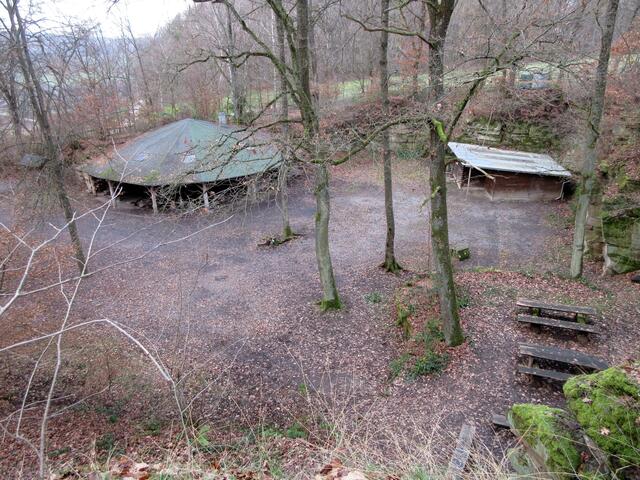 Der Wanderrastplatz Steinbruch Kleingartach befindet sich in Privatbesitz des Rad und Kraftfahrtvereins Kleingartach e.V., ist aber für Wanderer frei. Wer feiern möchte, kann das Gelände mieten.