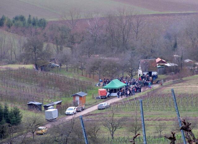 Unten hatten sich schon viele eingefunden um an der Lochberghütte zu feiern.