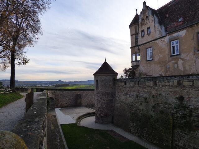 Hinter der Burg geht's weiter - Ausblick von Burg Stettenfels ins Umland