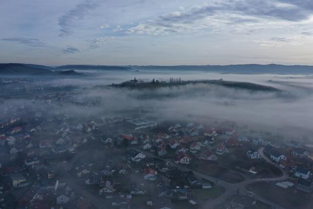 Ellhofen Sportplatz überm Nebel