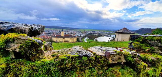 Blick vom Michaelsberg auf Schloss Horneck