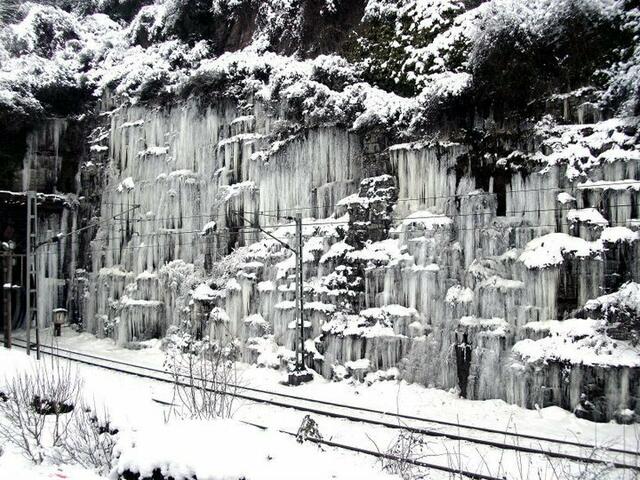 Eiswand am Tunnel Gundelsheim