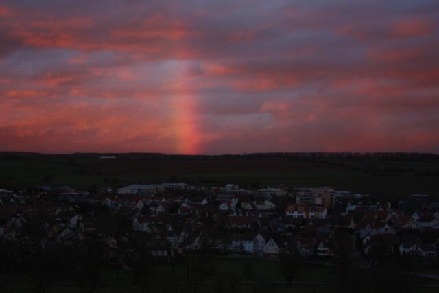 Regenbogen bei Sonnenaufgang