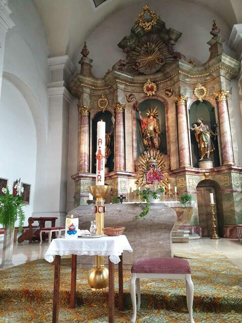 Altar in der Mauritiuskirche Oedheim 2019