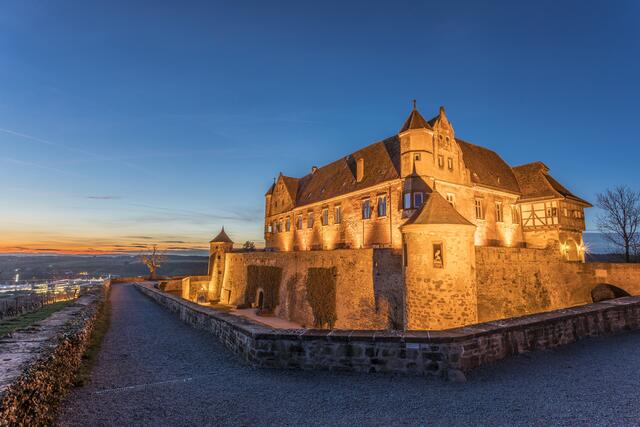 Nachtbeleuchtung der Burg Stettenfels