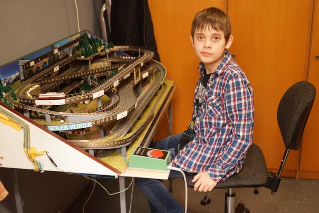 An der "Eisenachterbahn" des Clubs wird von William Pantke mit Begeisterung gespielt und endlos "Achter" gefahren.