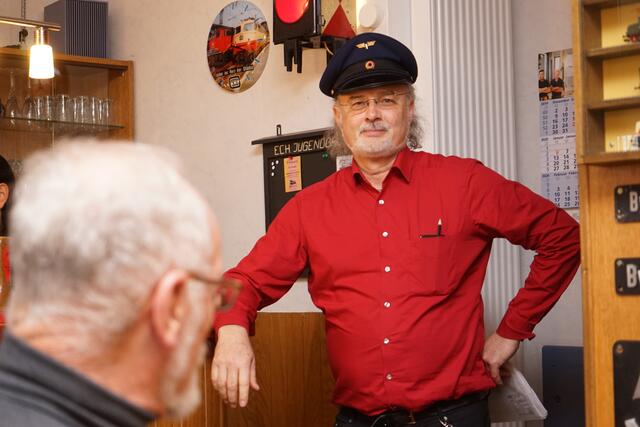 Dr. Michael Missbach kommt zur Mittagsschicht in "Uniform"!
