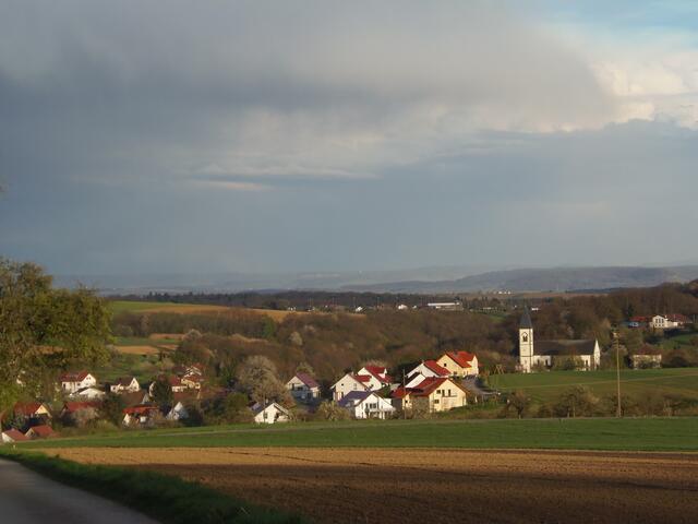 Blick über die Felder auf Gundelsheim-Tiefenbach