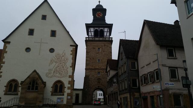 Oberer Torturm, links daneben die Nikolauskirche