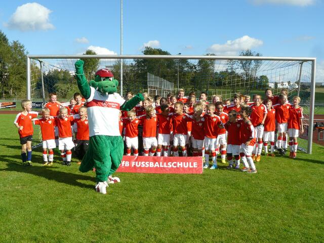VfB-Fußballcampwochenende mit der VfB-Fußballschule und Fritzle beim TSV Neuenstadt
