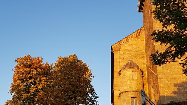 Herbstimmung hinter der Mauritiuskirche