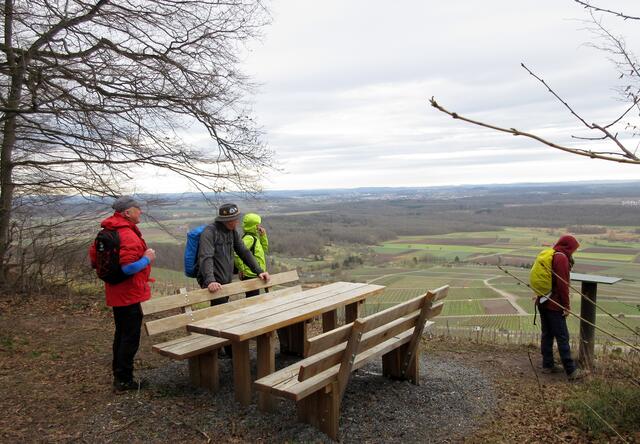 Ein neu eingerichteter Rastplatz beim Gedenkstein für Ferdinand Merker.