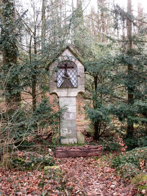 Die Inschrift des Bildstocks beim Kirbachhof: fidelis inter omnes arbor vna nobilis = einer von edler Geburt unter allen Gläubigen, ist der Baum.