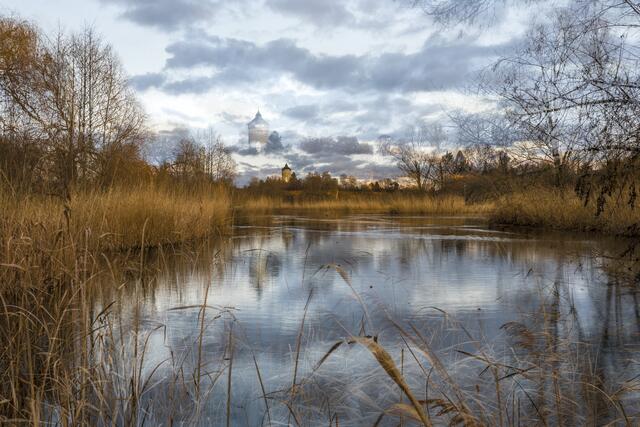 Traum oder Wirklichkeit ?  -  Böckinger Ziegeleisee und sein Wasserturm