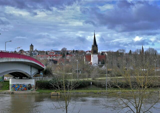 Böckingen vom Neckar aus