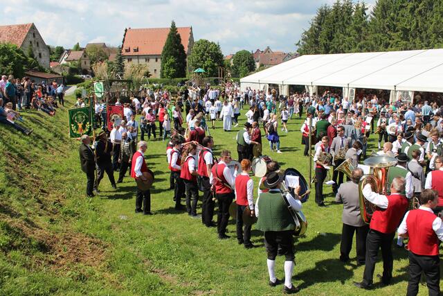 800 Jahre Stein am Kocher im Jahr 2019 der große Festumzug endete am Festzelt
