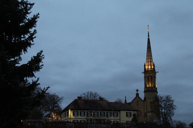 Heilig Kreuz Kirche in Neuenstadt - Stein