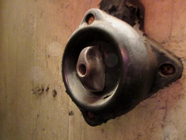 Es ist aber gelungen, alte, zeitgemäße Lichtschalter zu besorgen und zu verbauen.