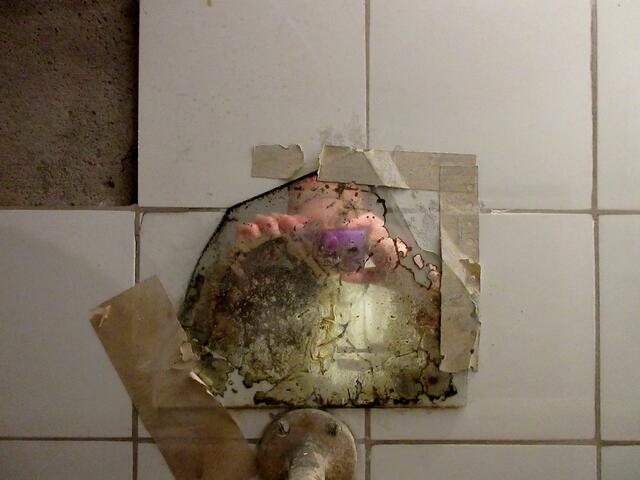 Der Rest eines Spiegels.