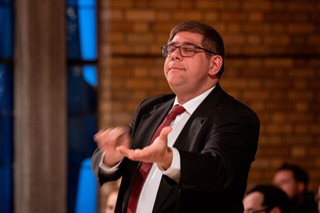 Michael Helminger; Dirigent Music Kids | Foto: Stephan Weißwange Fotografie