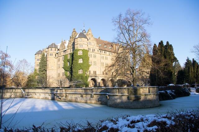Wasserschloss im Schnee