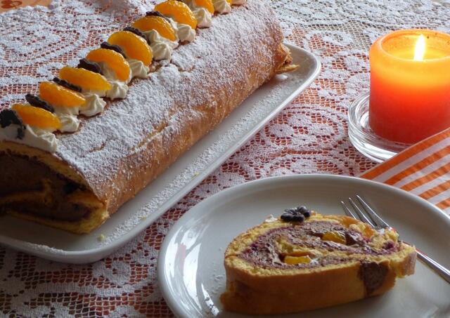 Ein Kuchen, den jeder gerne mag und der zudem noch relativ schnell zu backen und fertig zu stellen ist.