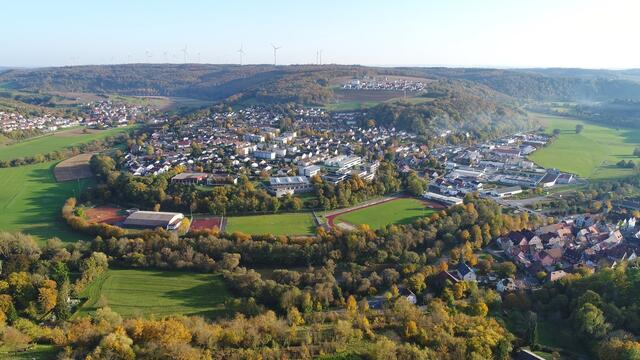 Blick auf das südöstliche Möckmühl, mit dem Wohngebiet "Lehle". Am linken Bildrand der Ortsteil Ruchsen