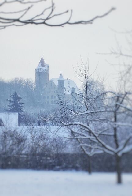 Blick auf die winterliche Götzenburg