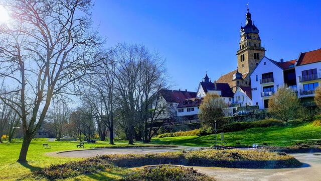 Neuenstein Park an der Walk mit Stadtkirche