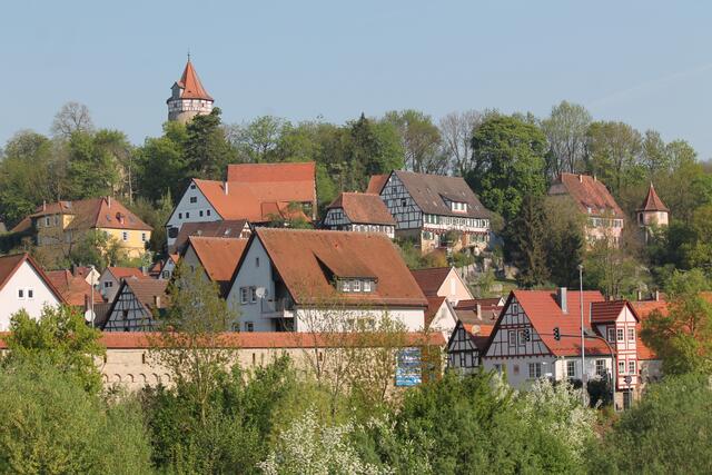 Blick über die Jagst auf den Schloßberg