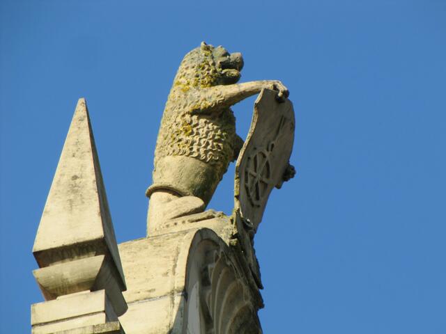 Eine Giebelfigur ziert die Brettacher Mühle