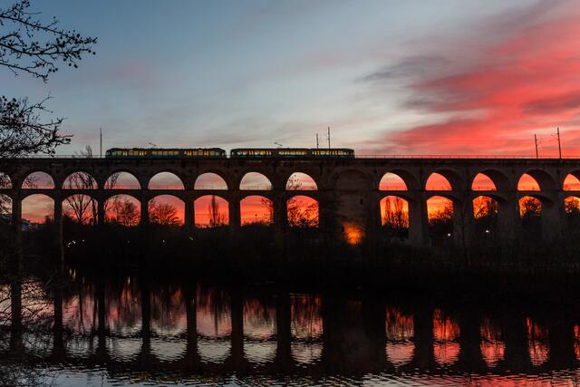 Viadukt mit Sonnenuntergang