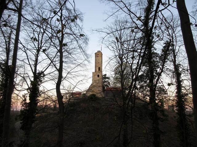 Die Burg Löwenstein im rosa Schlafrock.