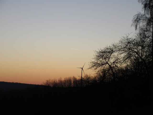 Und in der Community wurde davon geschrieben, dass kaum Flugzeuge unterwegs sind. Die fliegen auch schon in aller Frühe am Sonntag.